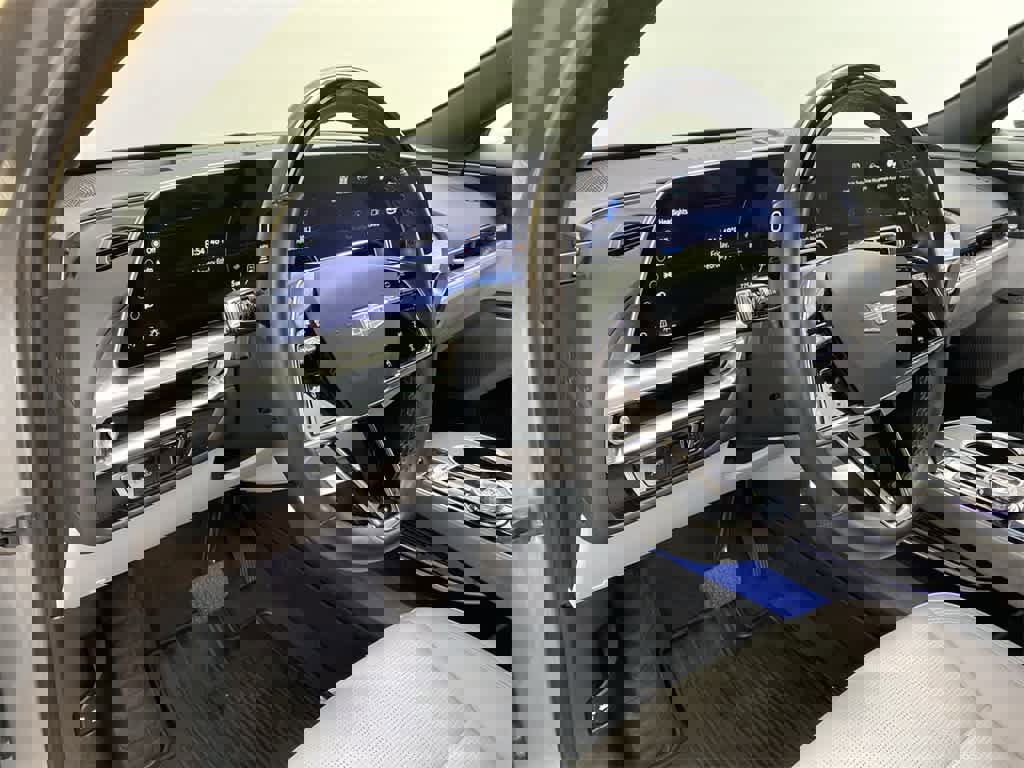 Certified 2025 Cadillac Lyriq Sport image 2