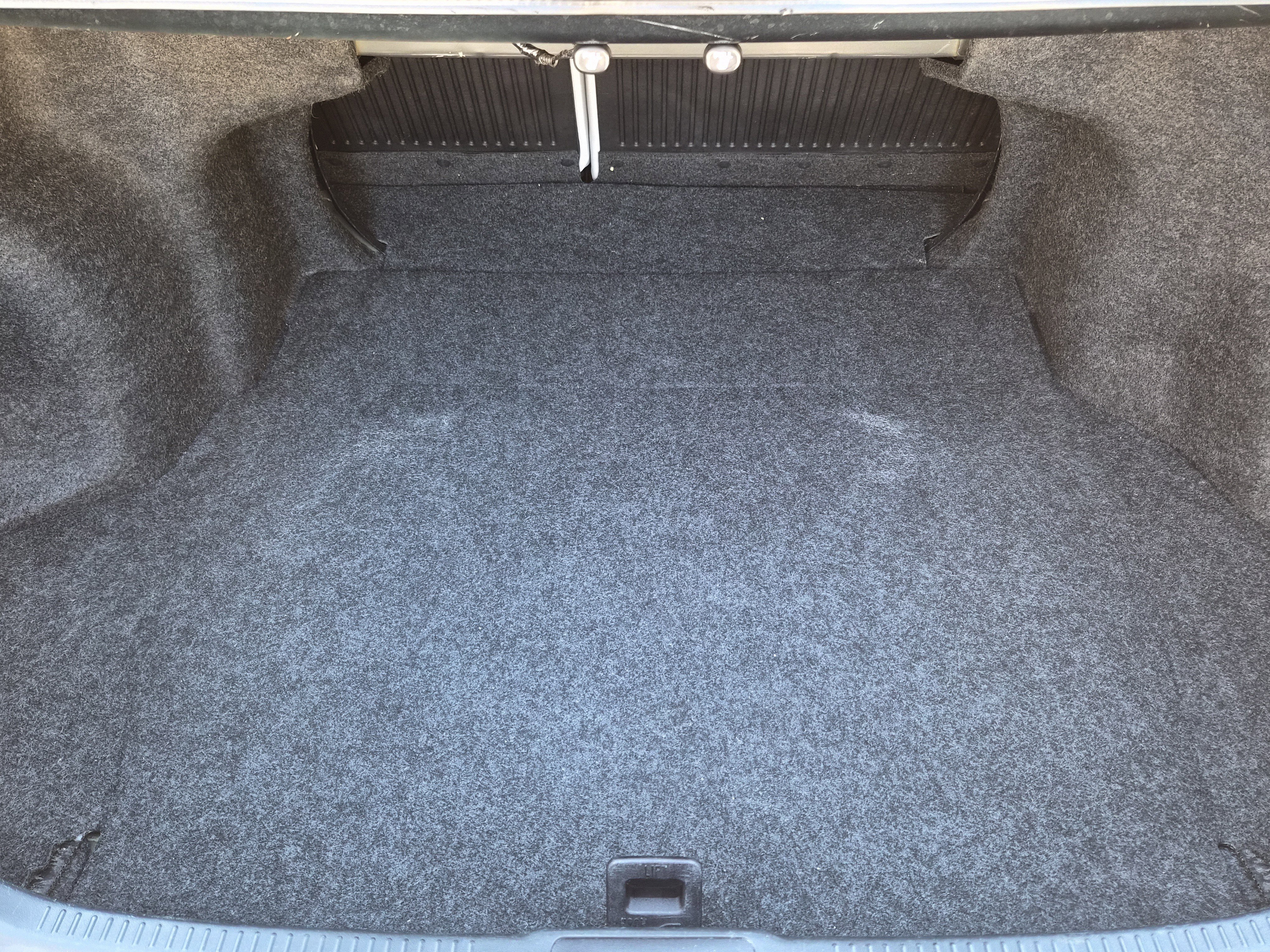 Used 2016 Toyota Camry XLE w/ Moonroof Package image 9