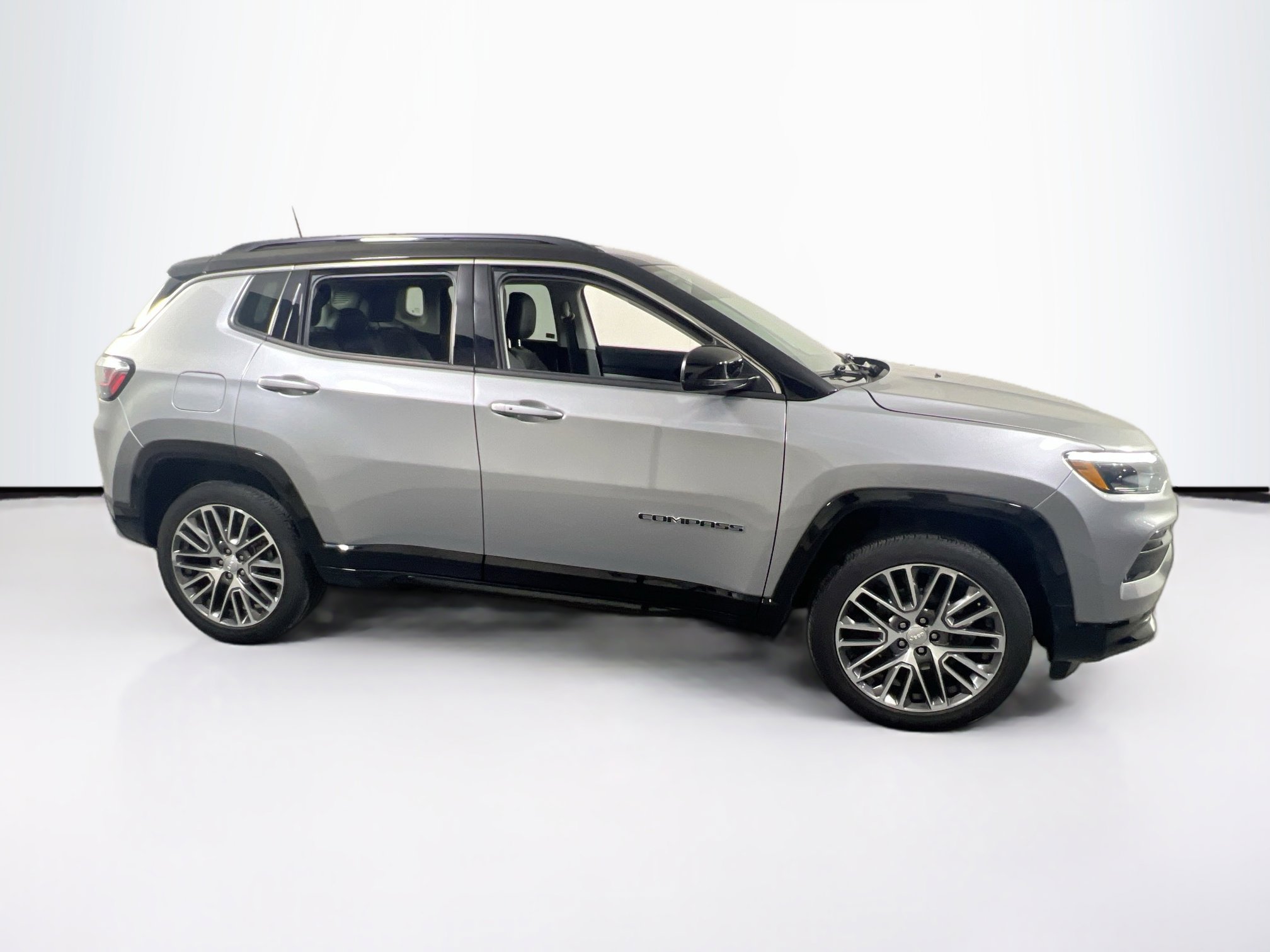 Used 2022 Jeep Compass Limited w/ Elite Group image 4
