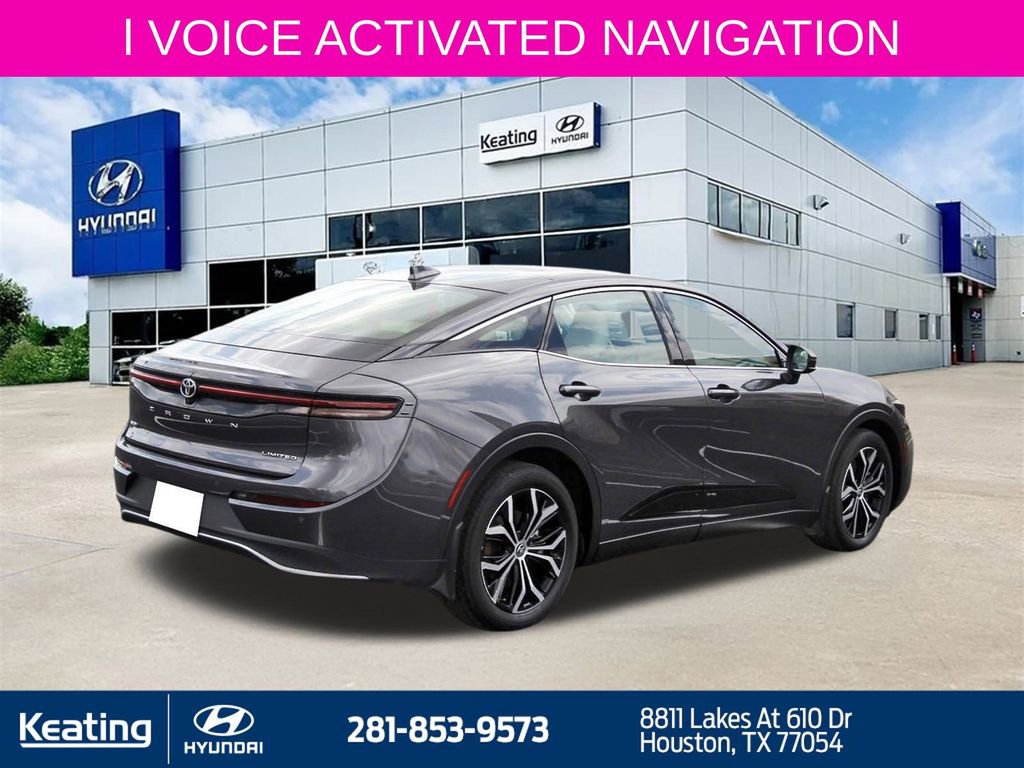 Used 2023 Toyota Crown Limited image 5