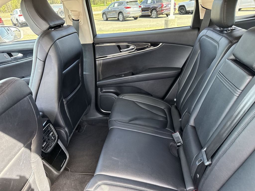Used 2023 Lincoln Nautilus FWD w/ Premium Package image 32