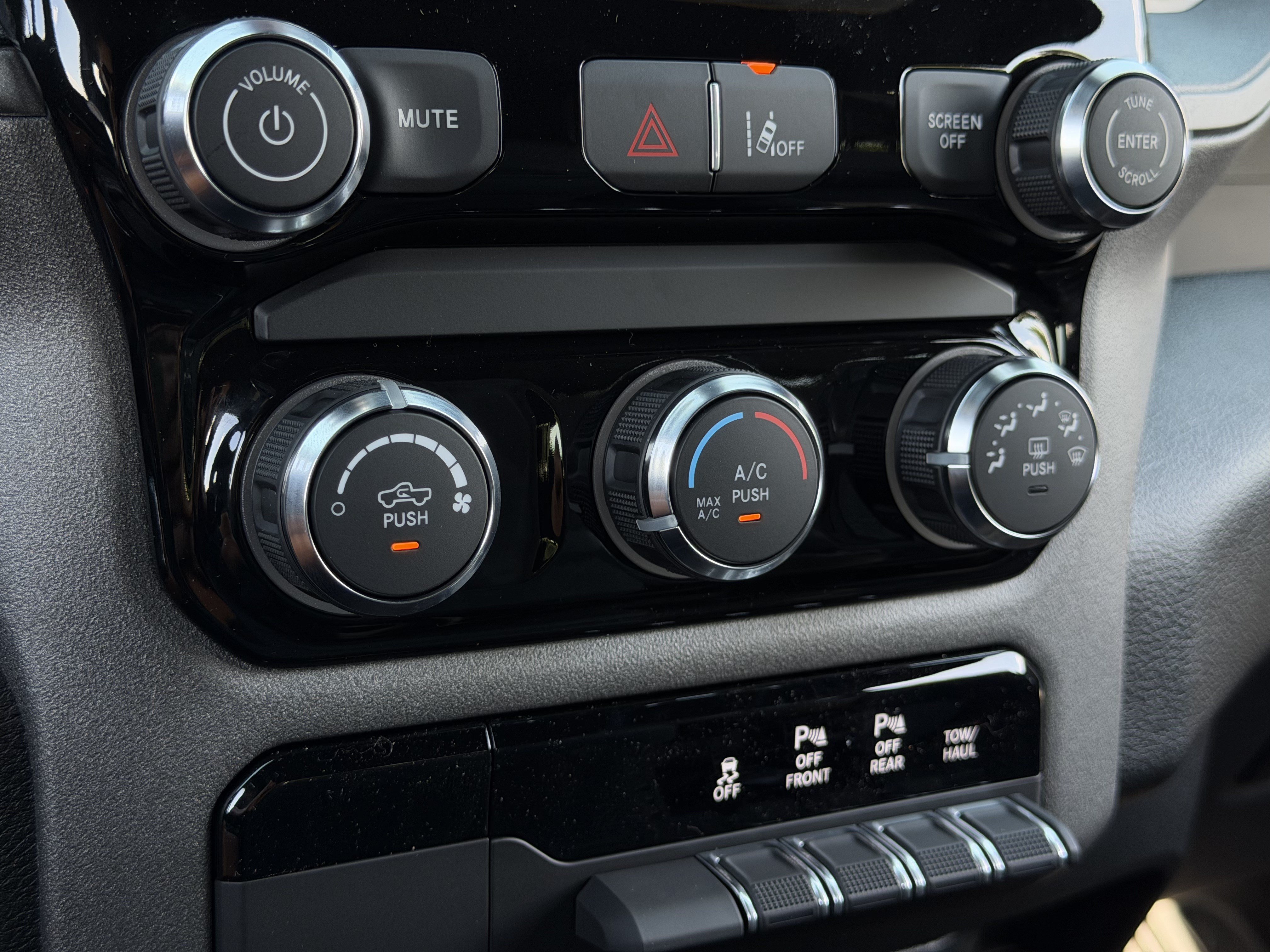 New 2026 RAM 1500 Warlock AWD/4WD image 27