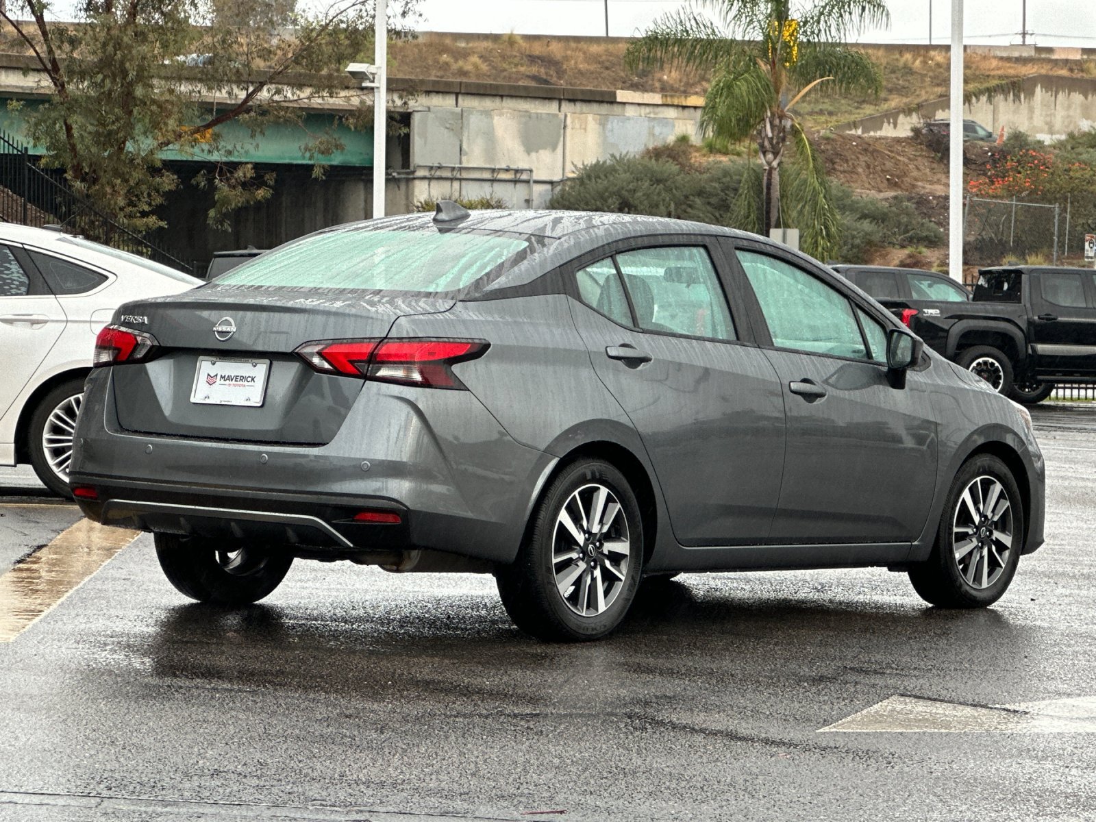 Used 2025 Nissan Versa SV FWD image 5