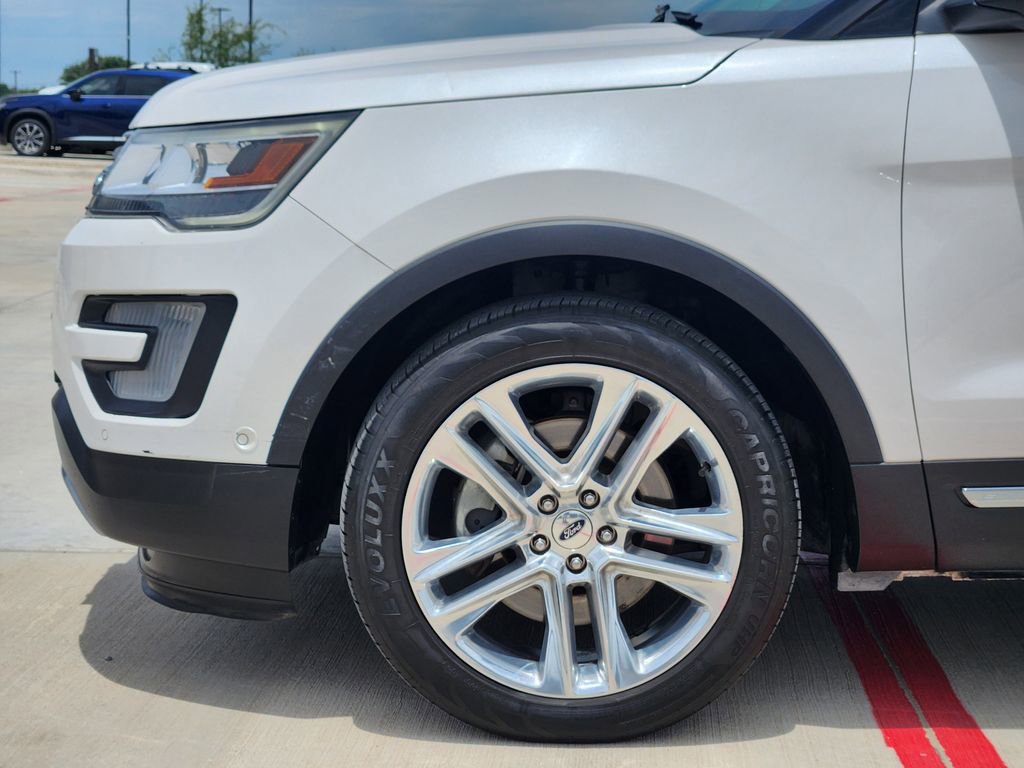 Used 2017 Ford Explorer Limited w/ Equipment Group 301A FWD image 7