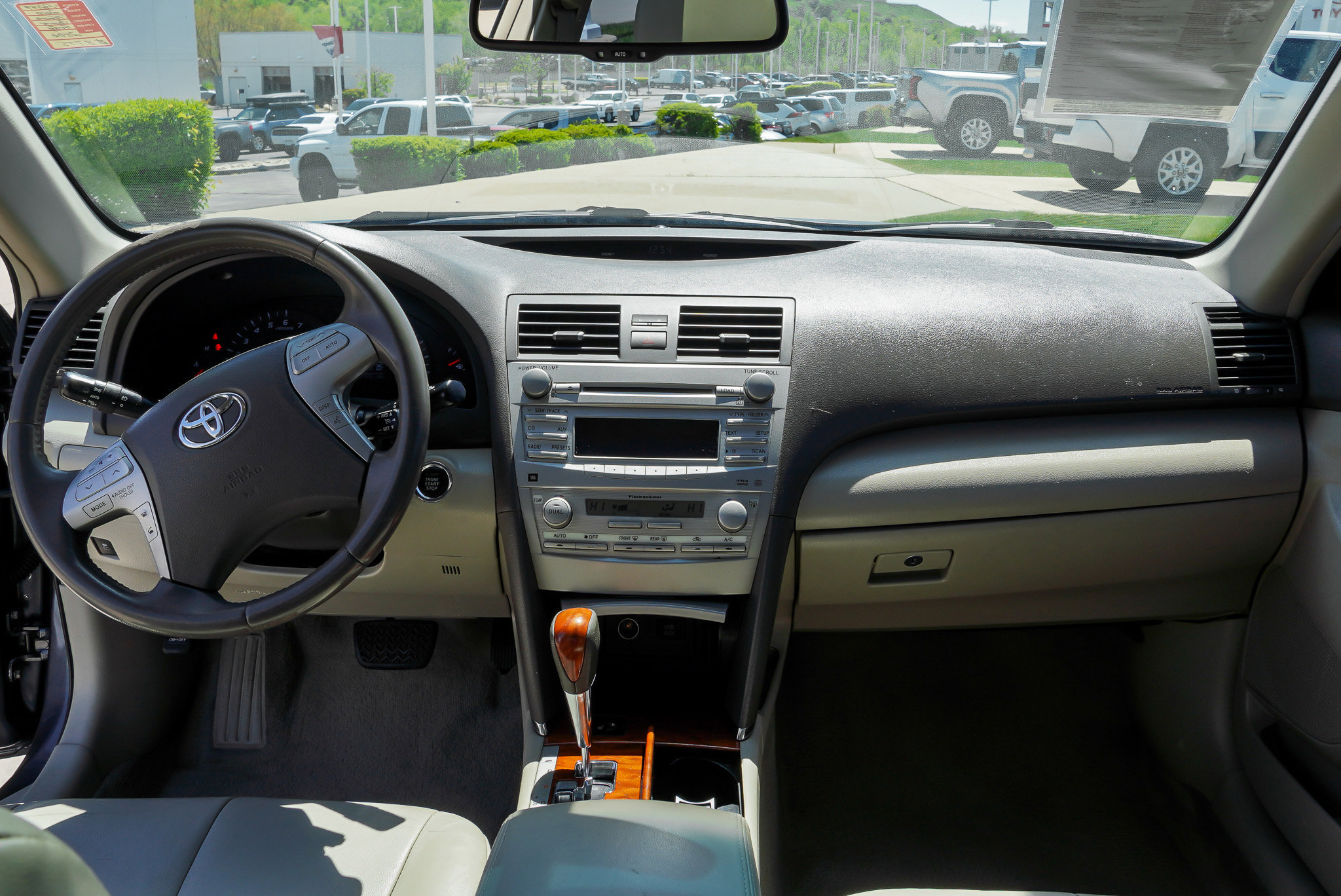 Used 2010 Toyota Camry XLE FWD image 30