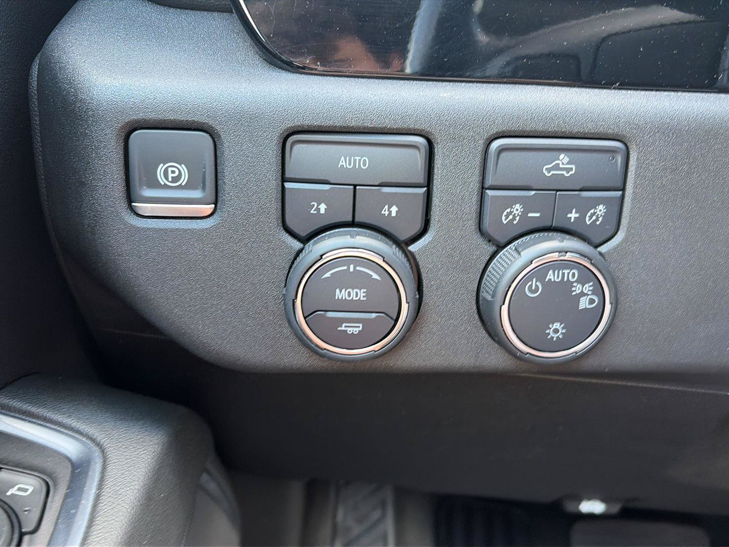 Used 2024 Chevrolet Silverado 1500 LT AWD/4WD image 16