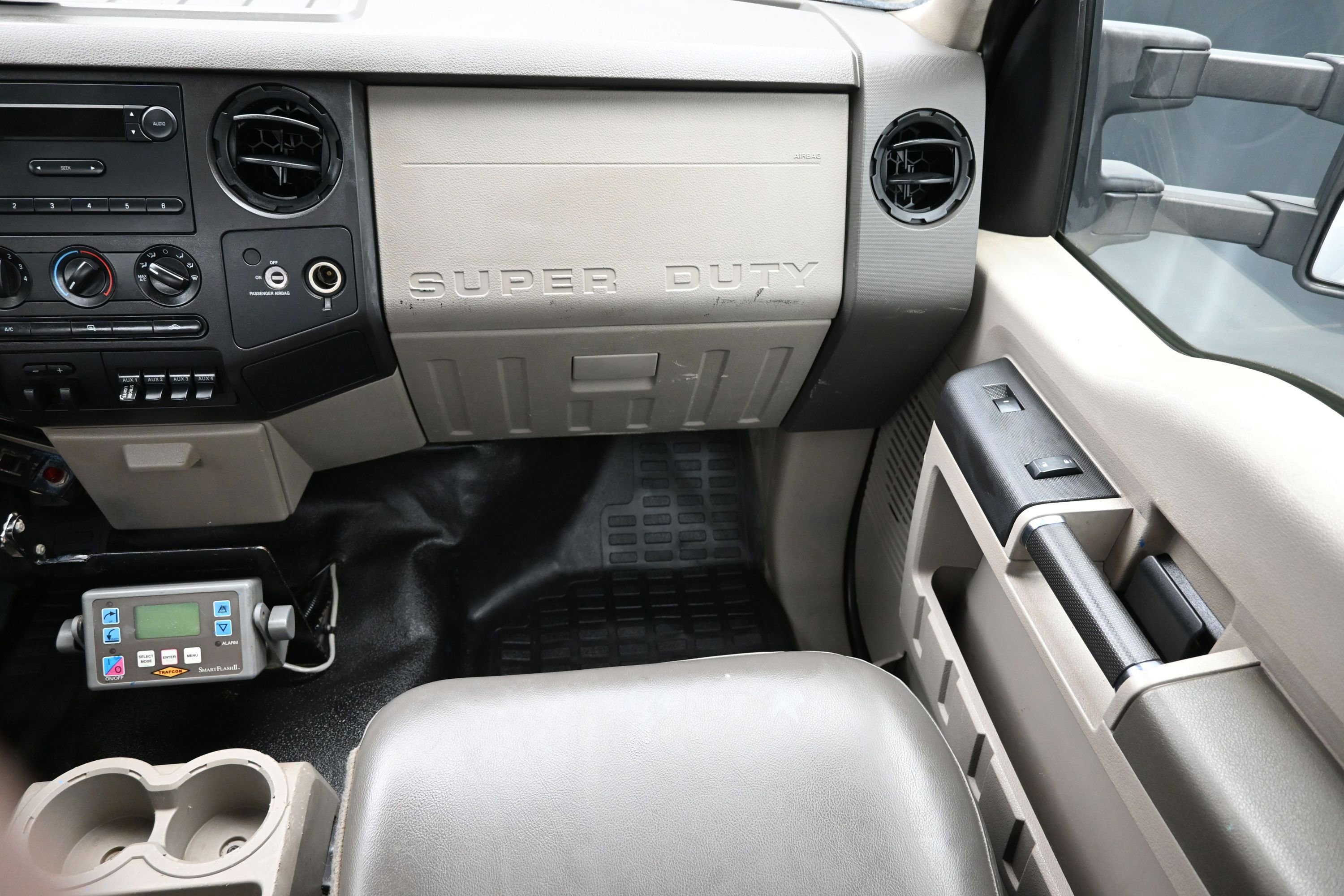Used 2009 Ford F550 2WD Regular Cab Super Duty image 27