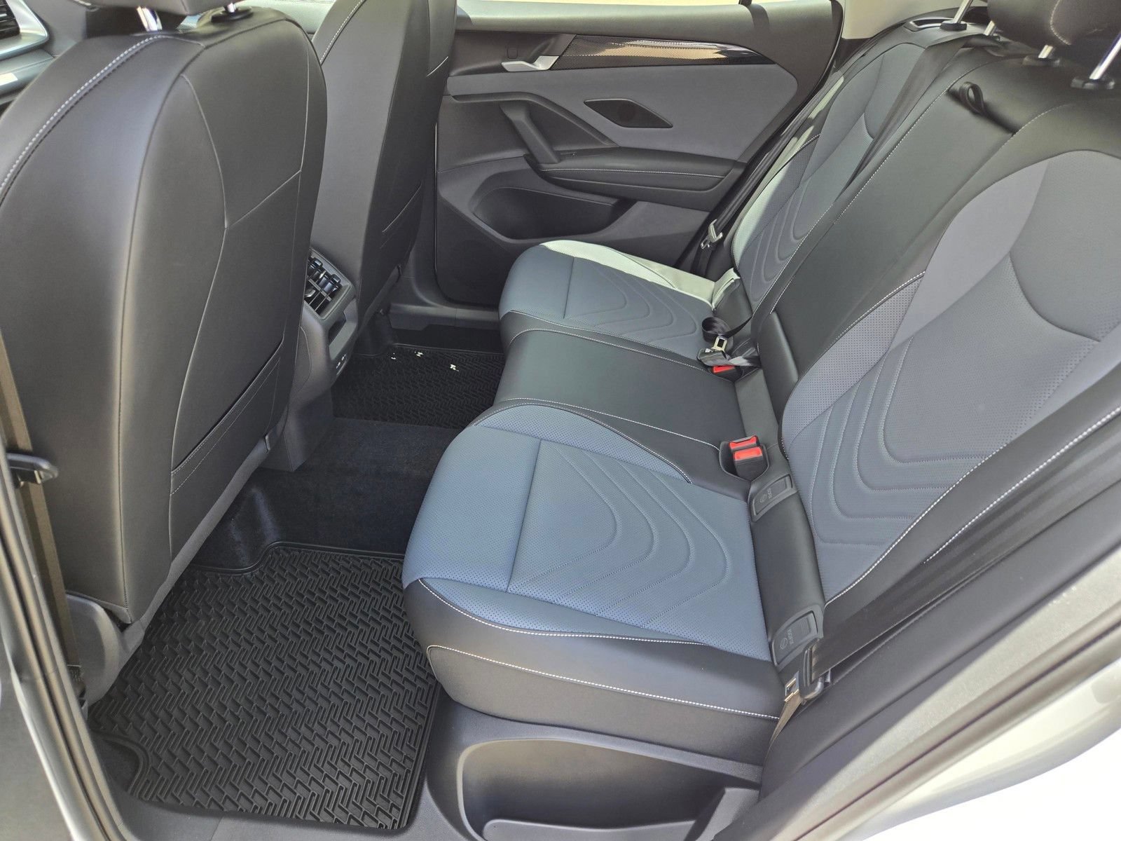 New 2026 Volkswagen Tiguan SE AWD/4WD image 8
