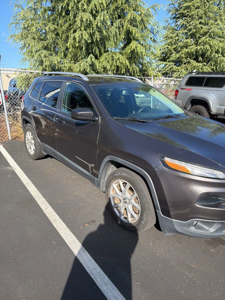 Used 2017 Jeep Cherokee Latitude image 3