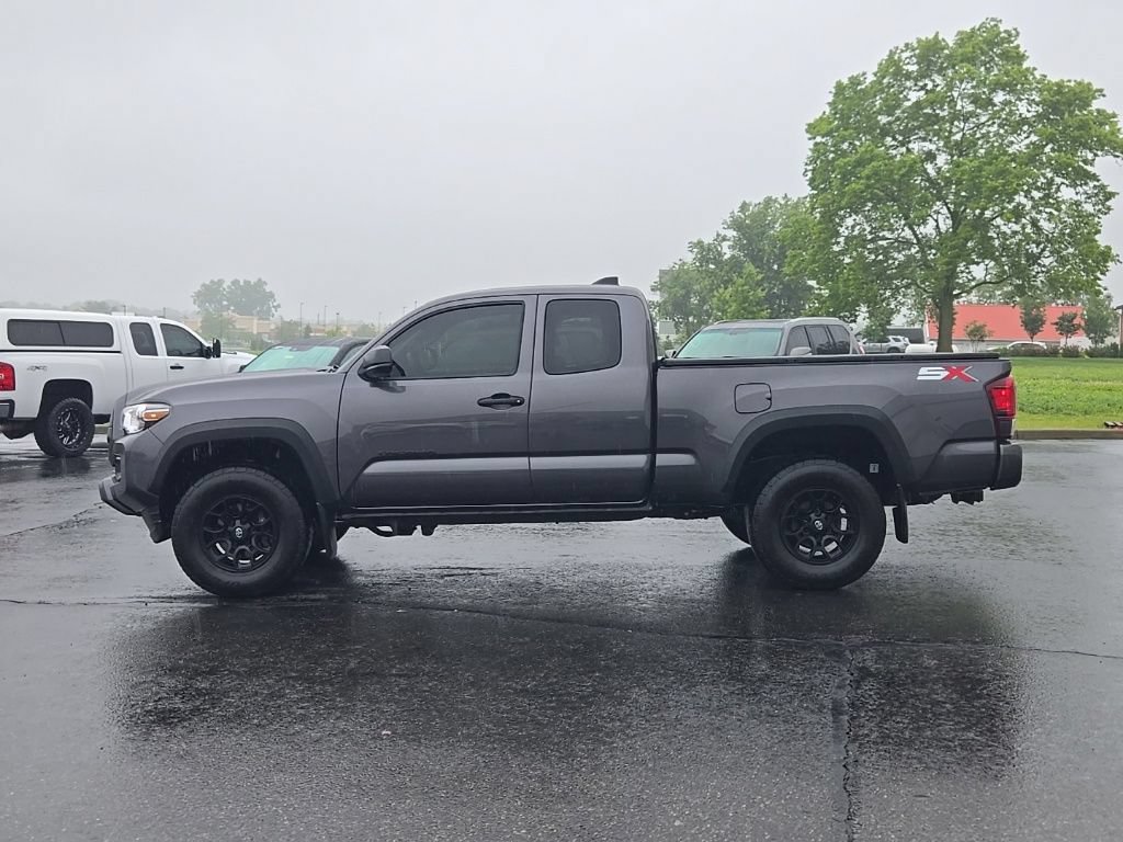 Used 2022 Toyota Tacoma SR w/ SX Package AWD/4WD image 4