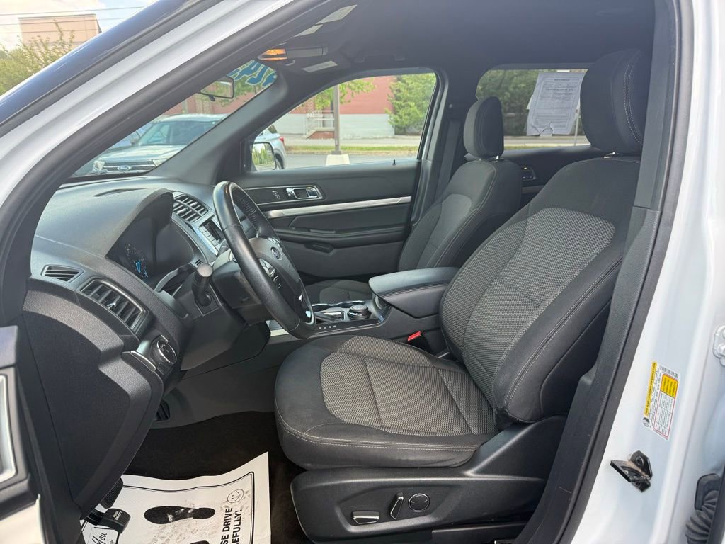 Certified 2018 Ford Explorer XLT AWD/4WD image 10