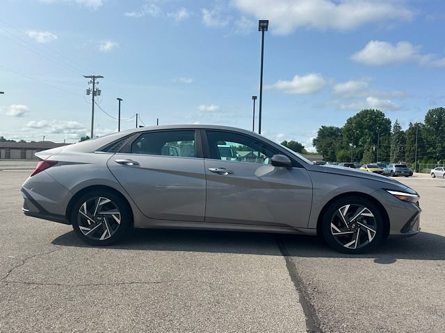 Used 2024 Hyundai Elantra SEL w/ Convenience Package FWD image 9