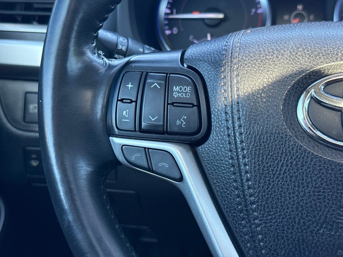 Used 2019 Toyota Highlander XLE FWD image 29
