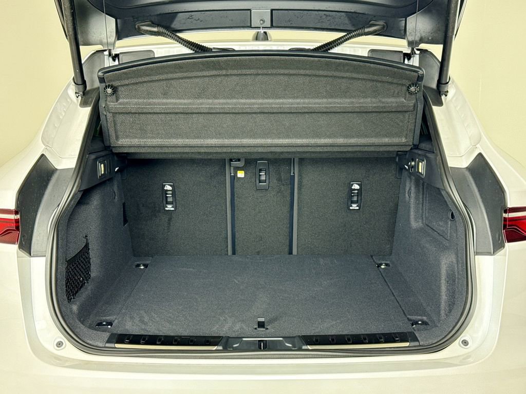 Used 2025 Jaguar F-PACE R-Dynamic S image 25