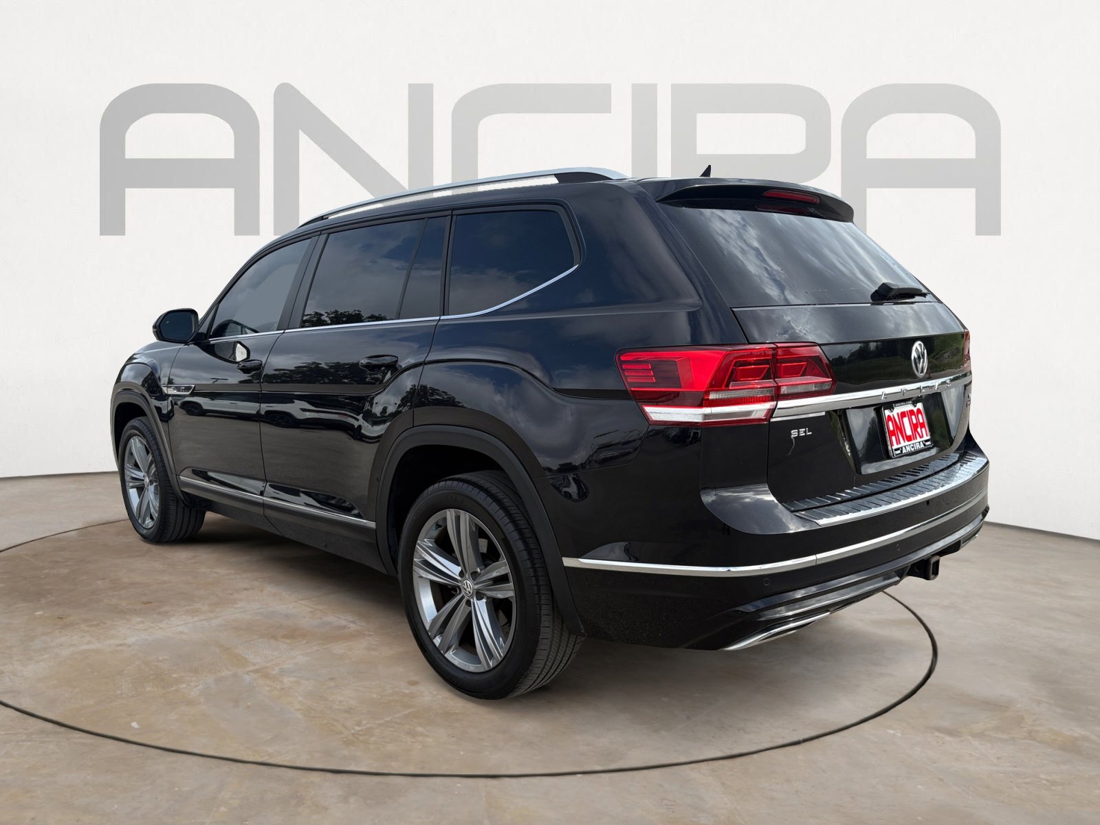 Used 2018 Volkswagen Atlas SEL w/ R-Line Package AWD/4WD image 9