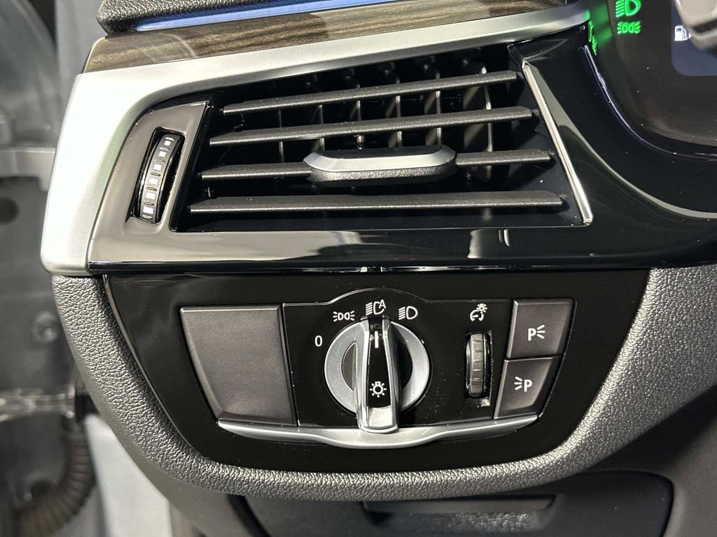 Used 2023 BMW 530e xDrive w/ Premium Package image 16