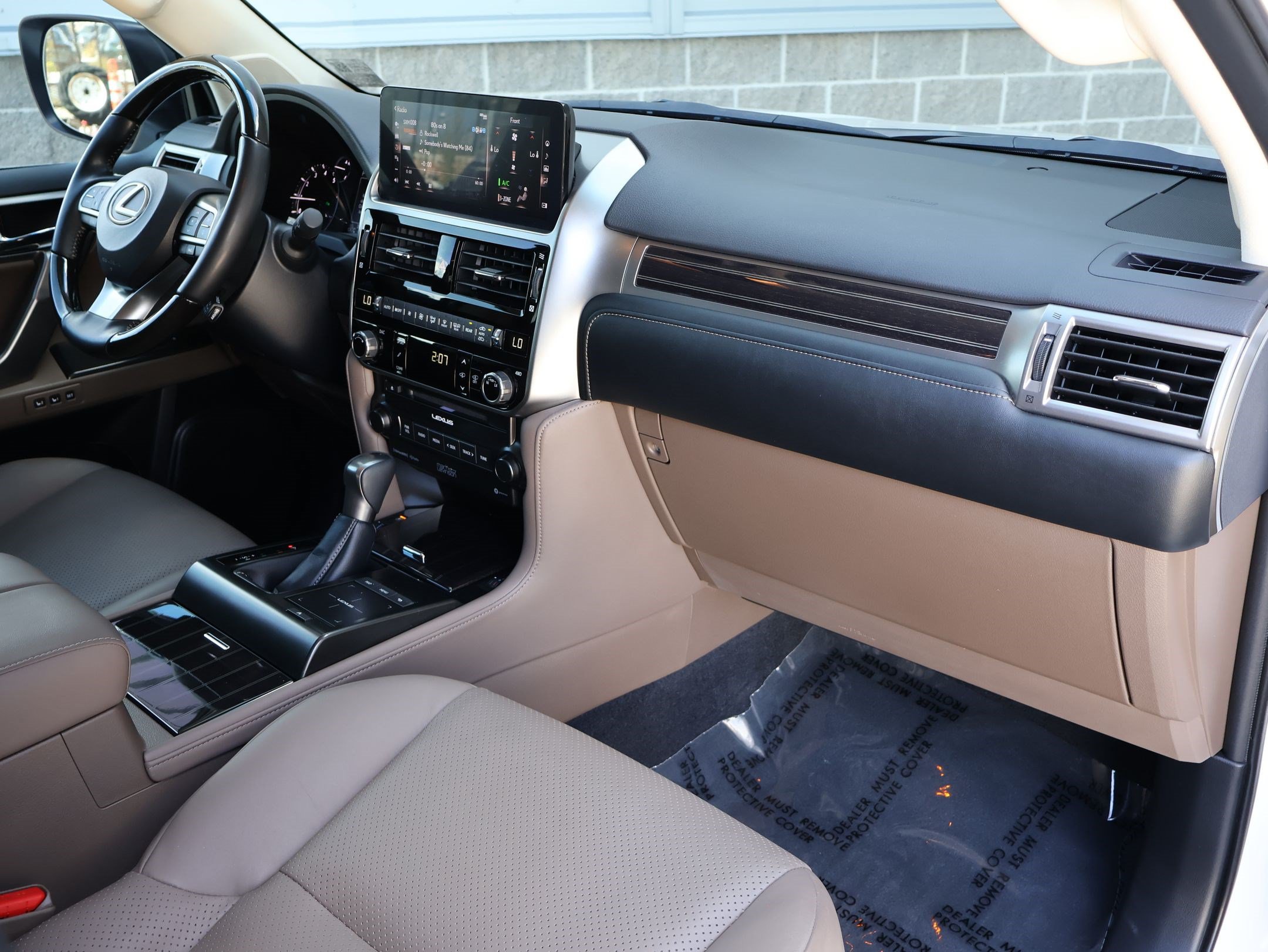 Used 2023 Lexus GX 460 Luxury w/ Sport Design Package AWD/4WD image 33