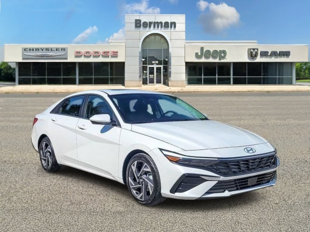 Used 2025 Hyundai Elantra SEL FWD image 7