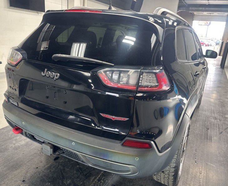 Used 2019 Jeep Cherokee Trailhawk image 3