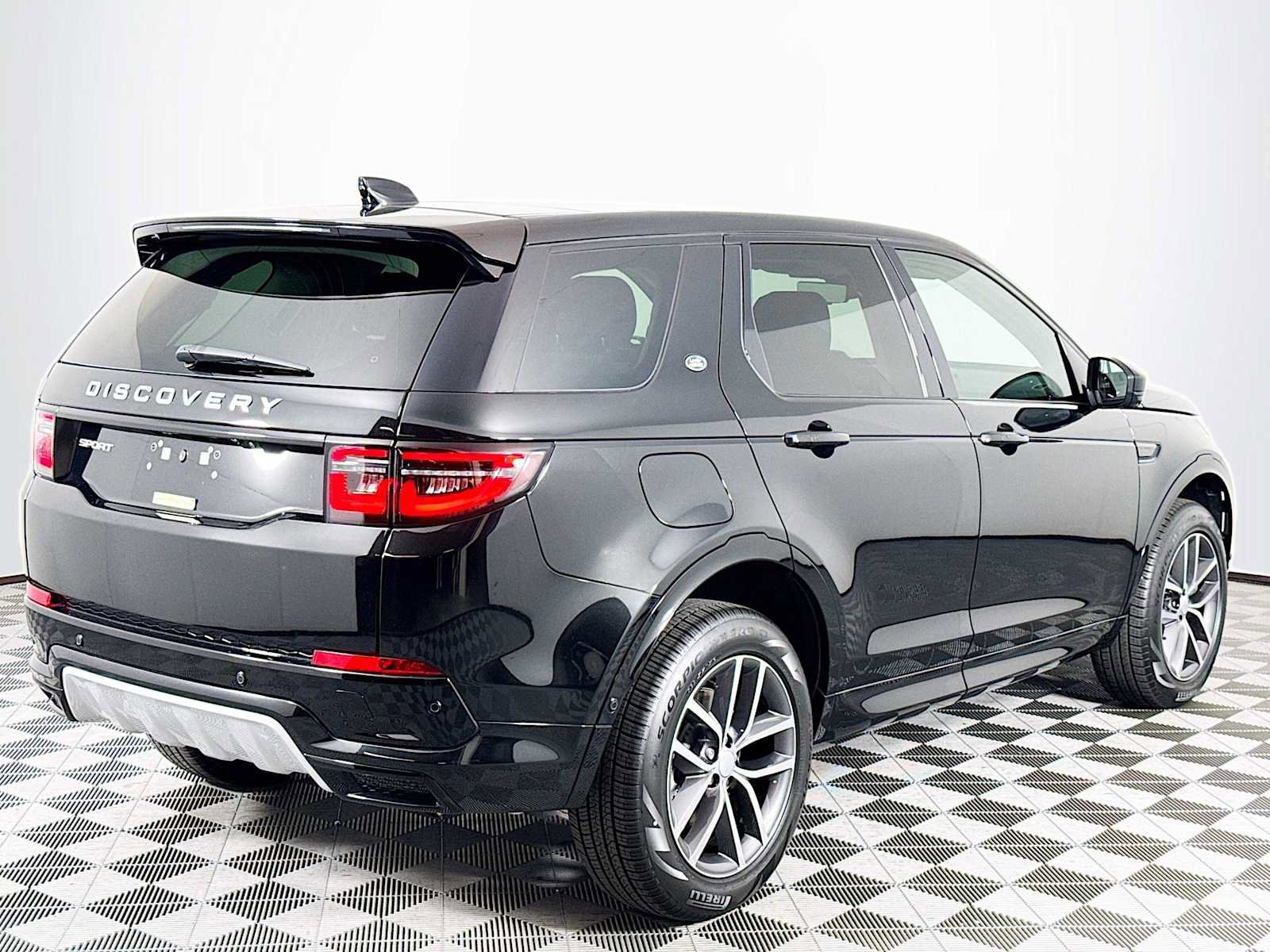 New 2025 Land Rover Discovery Sport S image 5