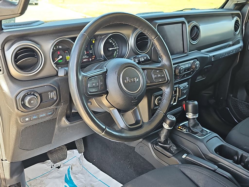 Used 2023 Jeep Wrangler Unlimited w/ Cold Weather Group image 16