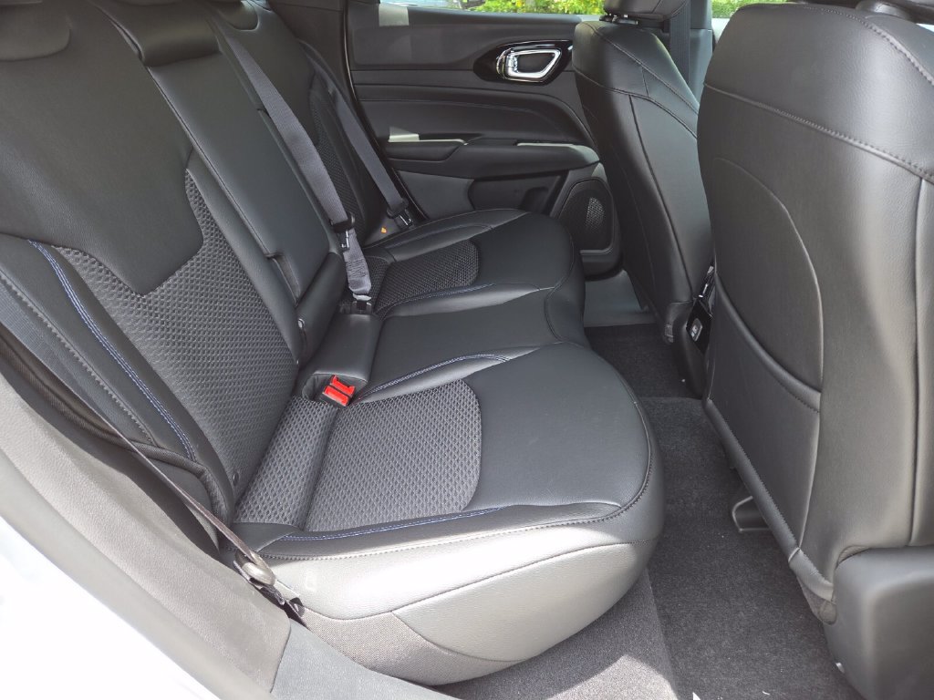 New 2026 Jeep Compass Latitude AWD/4WD image 18