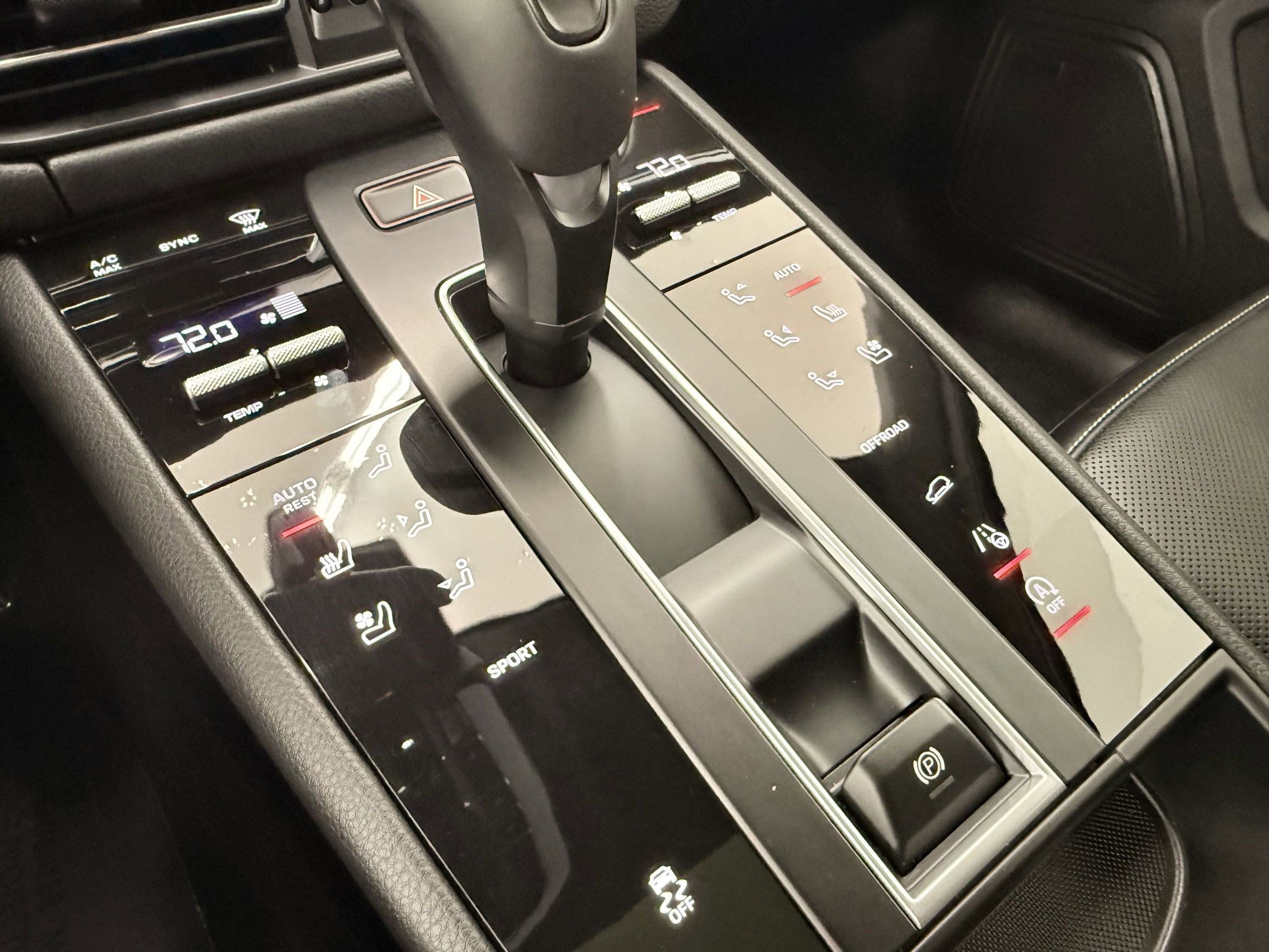 Certified 2025 Porsche Macan image 25