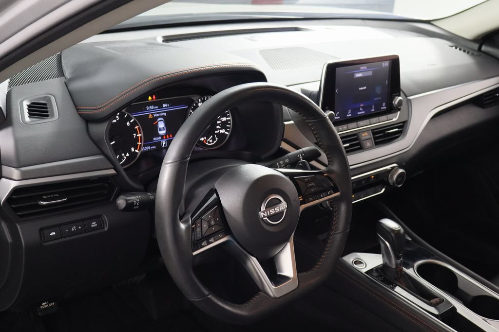 Used 2024 Nissan Altima 2.5 SR FWD image 17