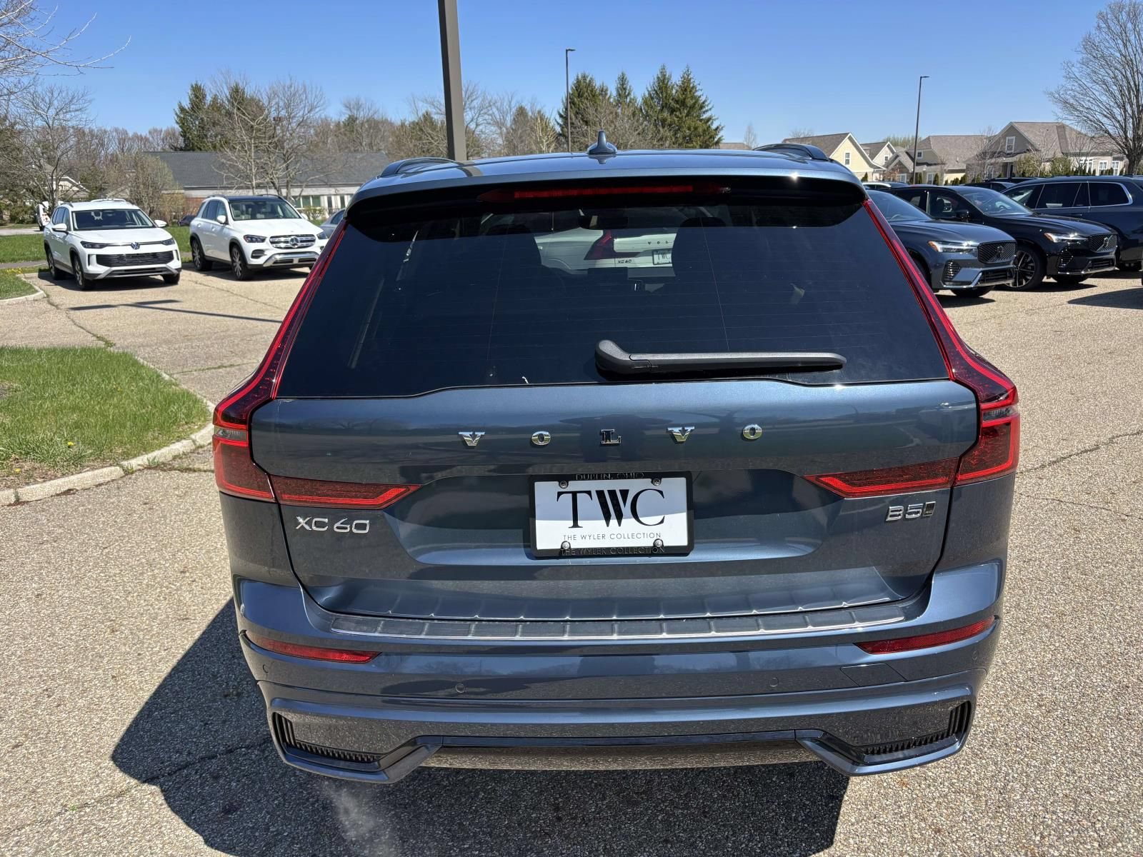 New 2026 Volvo XC60 B5 Plus w/ Protection Package Premier AWD/4WD image 6