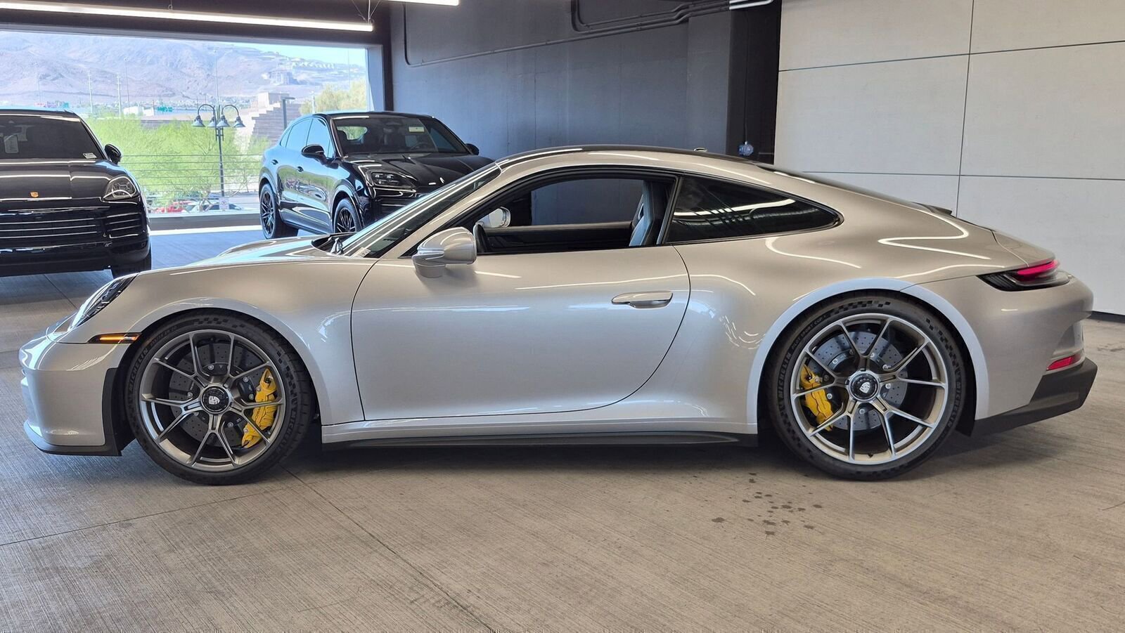 Certified 2022 Porsche 911 GT3 RWD image 2