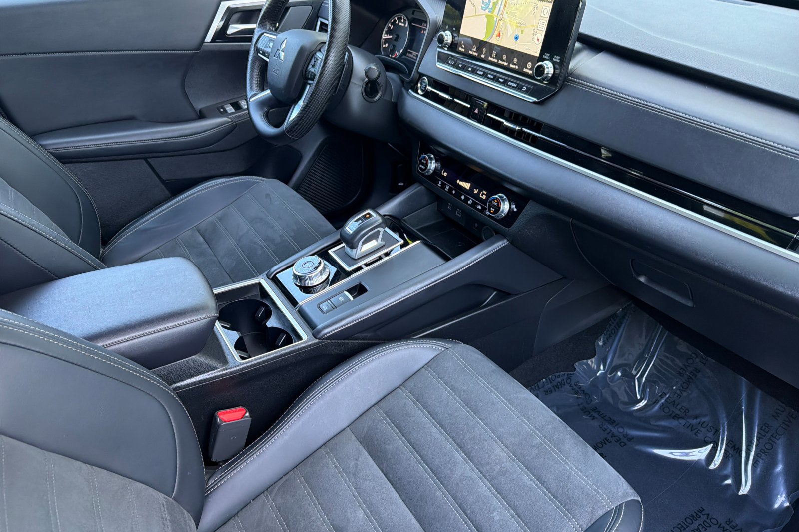Used 2024 Mitsubishi Outlander SE AWD/4WD image 16