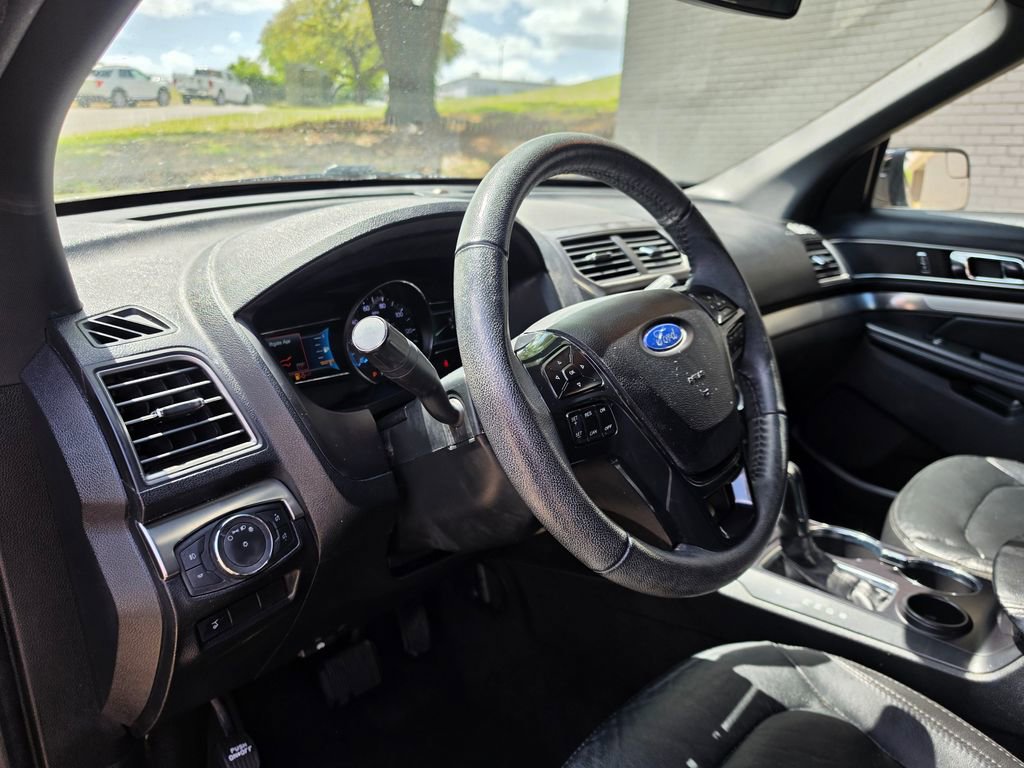 Used 2018 Ford Explorer XLT w/ Equipment Group 202A image 27