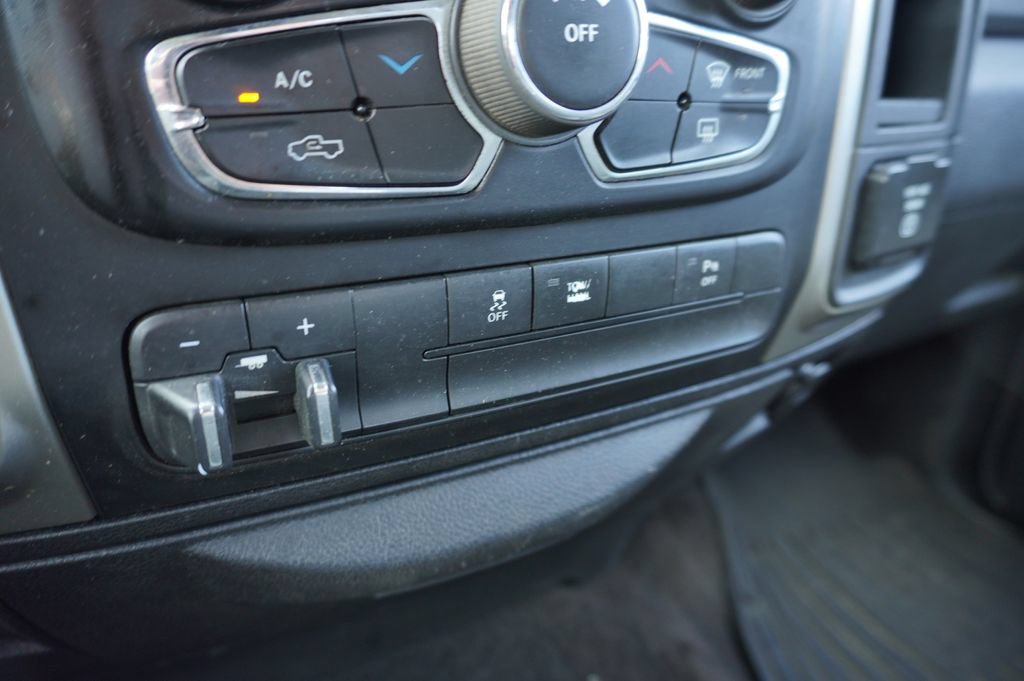 Used 2015 RAM 3500 SLT w/ Luxury Group AWD/4WD image 18