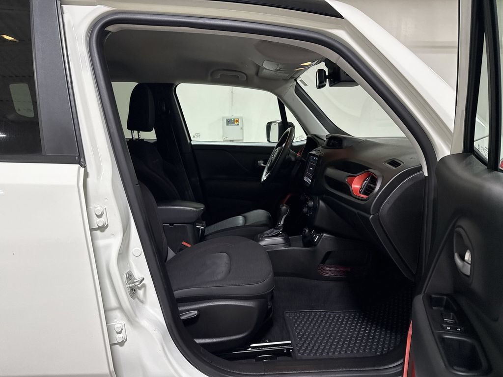 Used 2023 Jeep Renegade Trailhawk AWD/4WD image 22