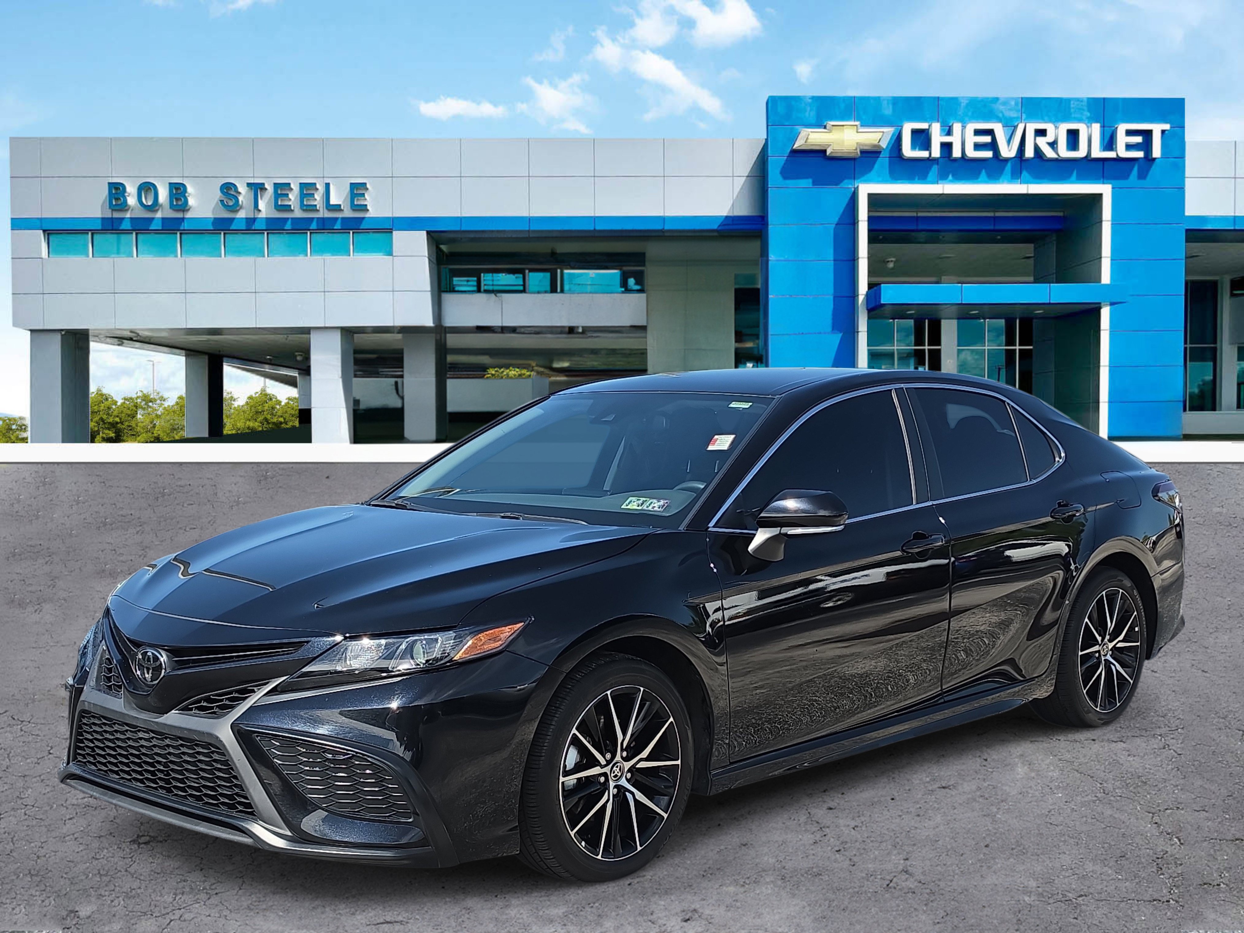 Used 2024 Toyota Camry SE FWD image 2