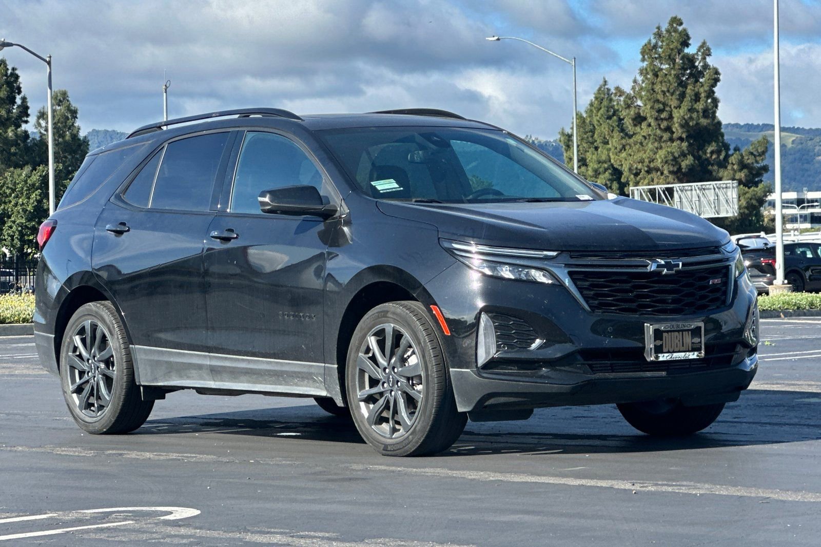 Used 2023 Chevrolet Equinox RS FWD image 2