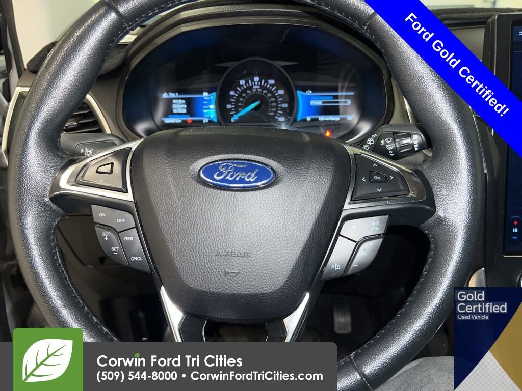Used 2024 Ford Edge Titanium image 2