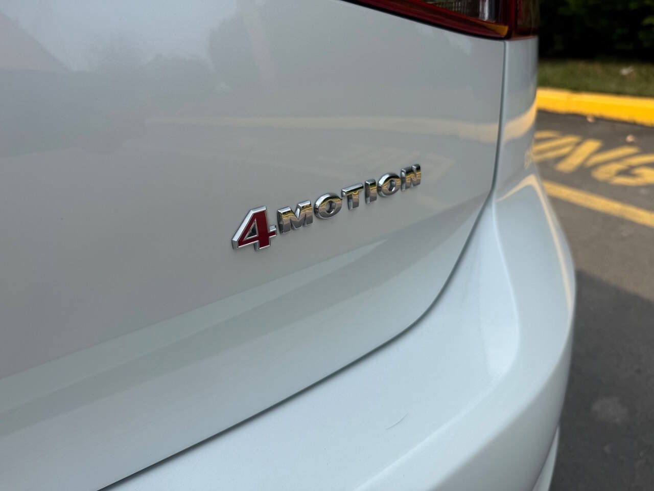 Used 2015 Volkswagen Golf R 4-Door image 36