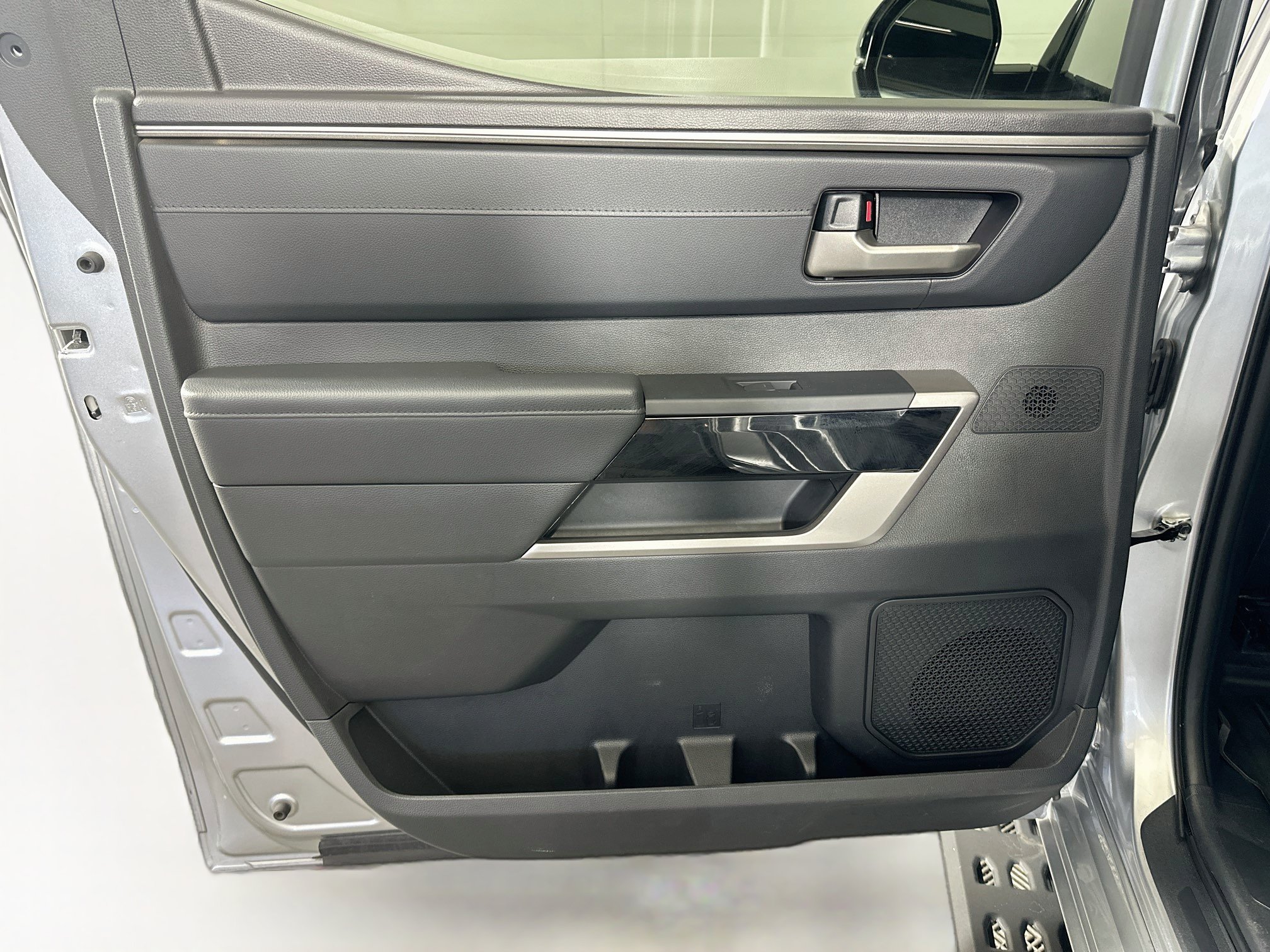 Used 2025 Toyota Tundra Limited AWD/4WD image 26