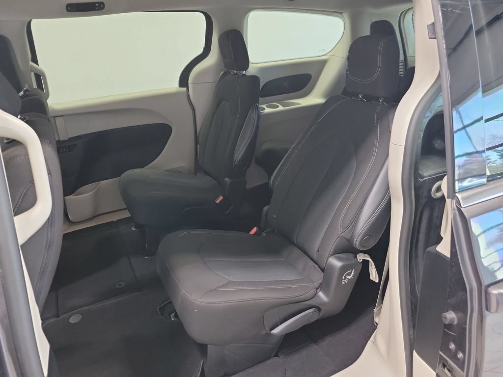 Used 2023 Chrysler Voyager LX FWD image 31