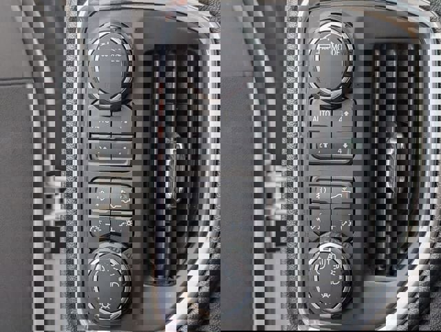 Certified 2021 Chevrolet Silverado 1500 RST image 25