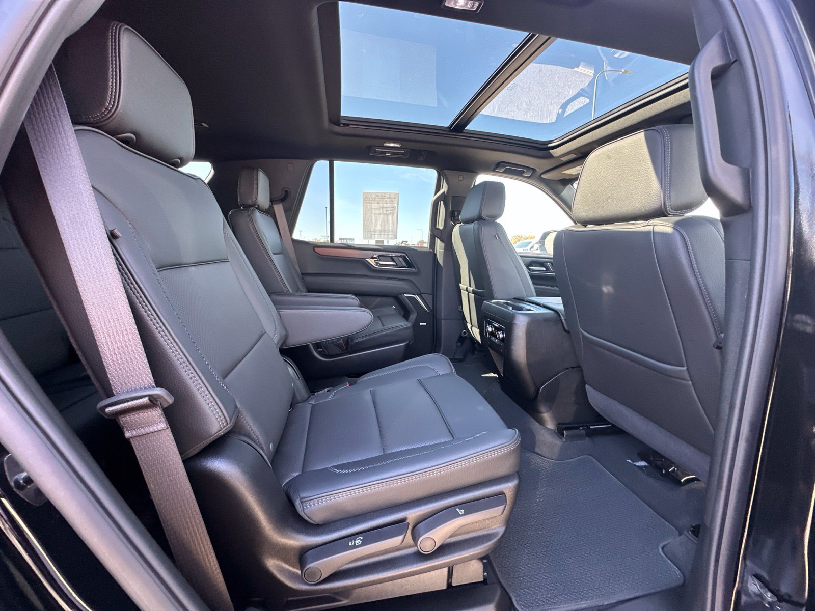 Used 2026 GMC Yukon Denali w/ Sun & Power Step Package AWD/4WD image 34