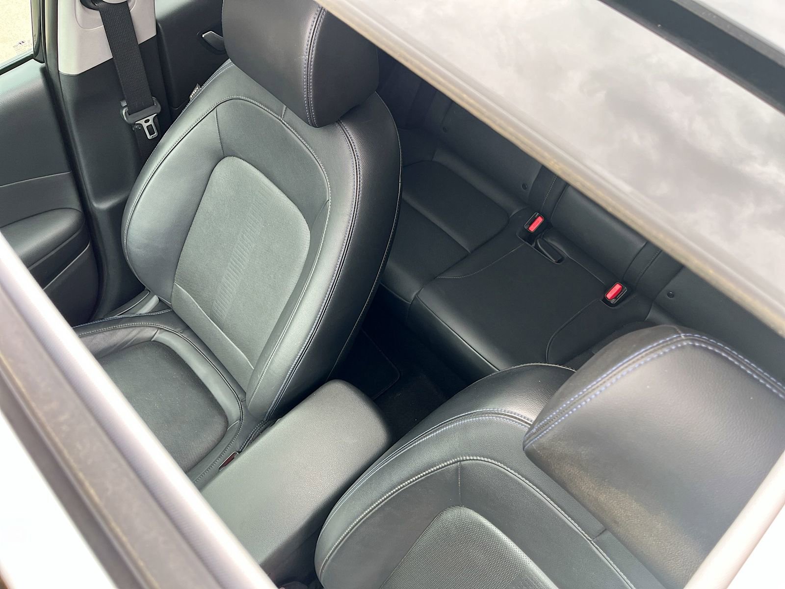 Used 2023 Hyundai Kona Limited w/ Cargo Package FWD image 23