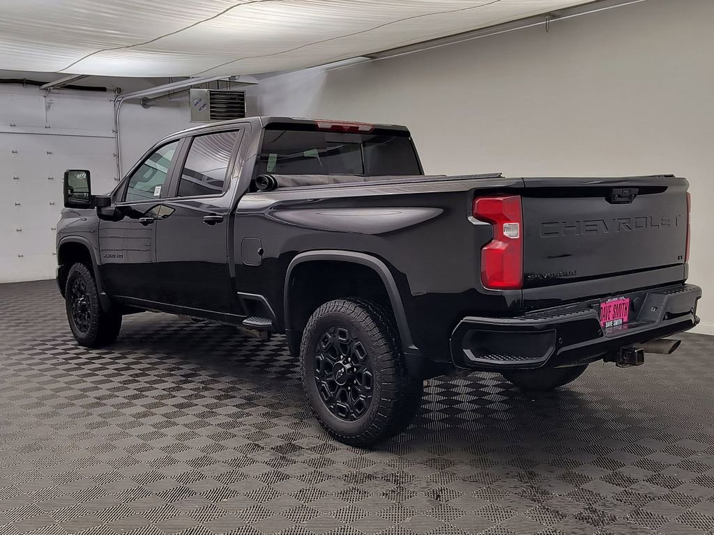 Used 2024 Chevrolet Silverado 2500 LT w/ Midnight Edition AWD/4WD image 3