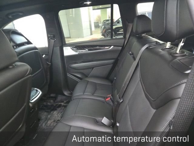 Used 2025 Cadillac XT6 Premium Luxury image 11