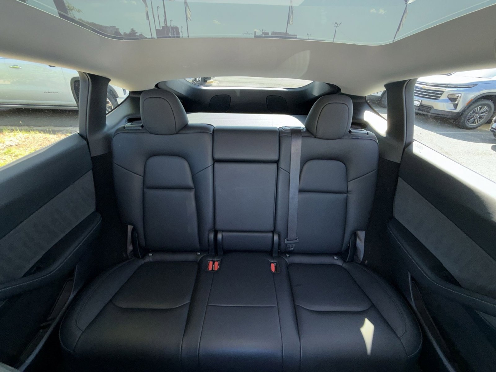 Used 2024 Tesla Model Y Long Range AWD/4WD image 25