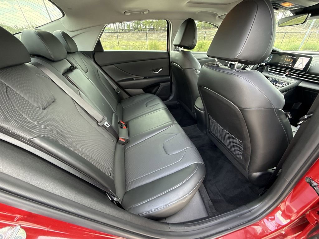 Used 2023 Hyundai Elantra Limited FWD image 17