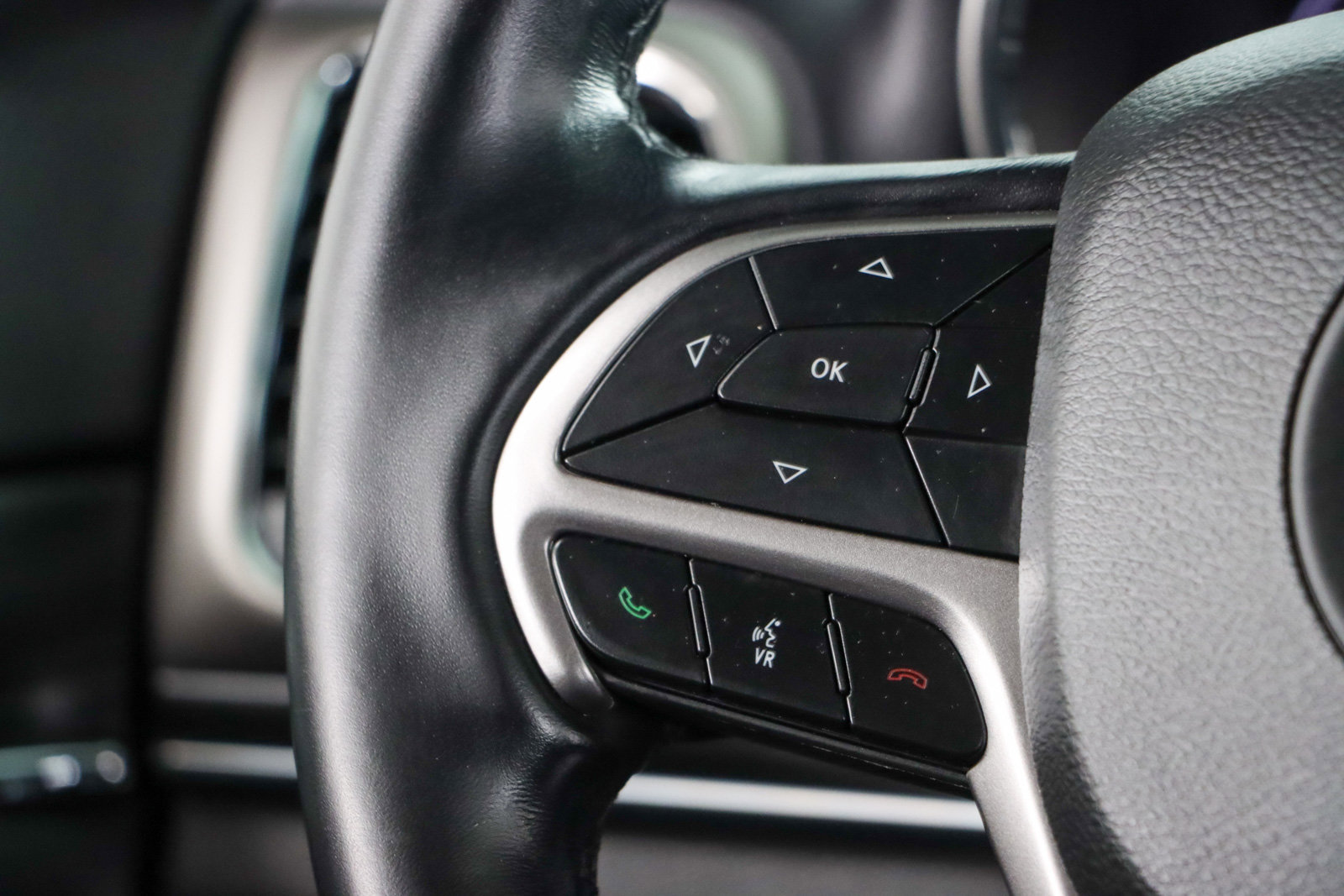 Used 2021 Jeep Grand Cherokee Limited image 13