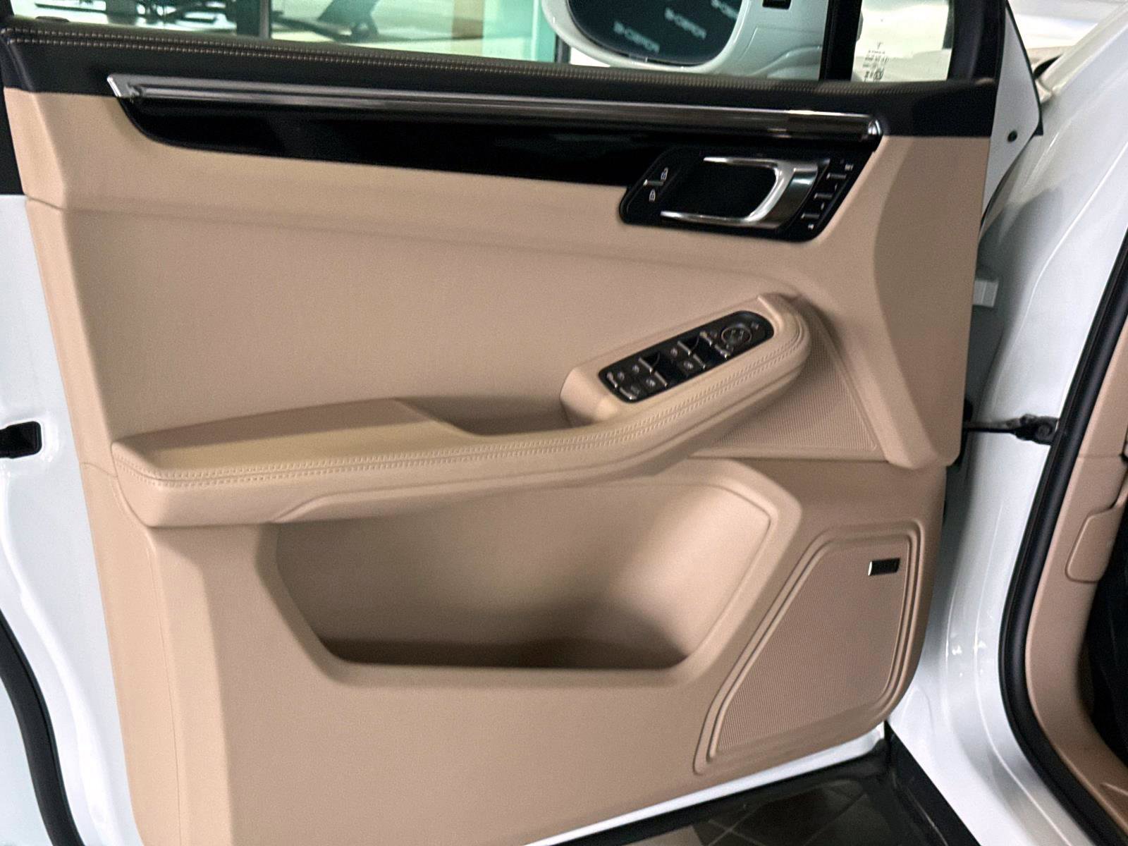 Certified 2026 Porsche Macan image 19