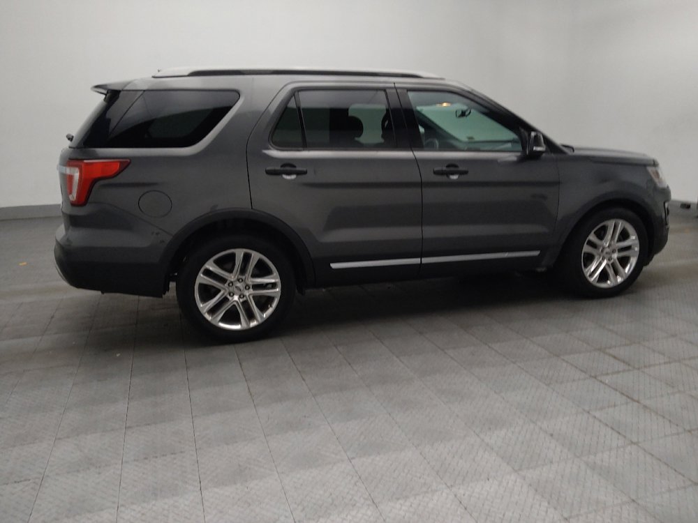 Used 2017 Ford Explorer XLT w/ Equipment Group 202A FWD image 10
